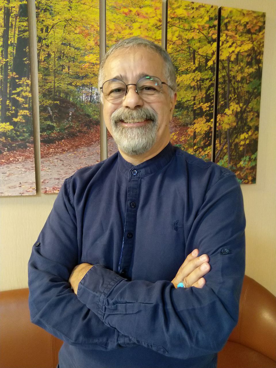 دکتر احد توکلی